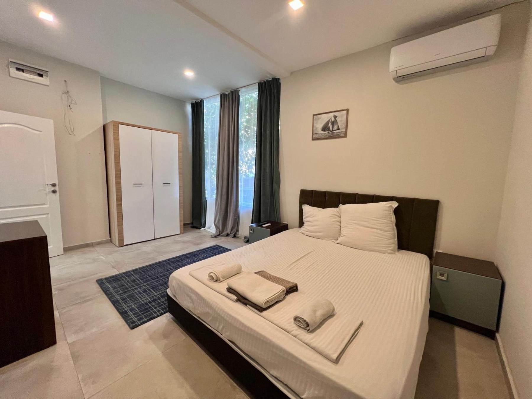 Kiara Apartments Saints Constantine and Helena Exterior photo